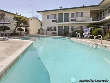 Super 8 By Wyndham Canoga Park