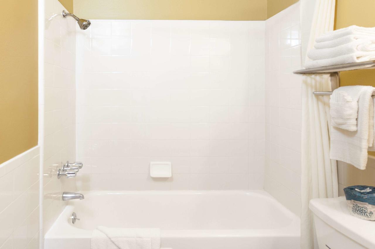 Super 8 By Wyndham Canoga Park Hotel 2*