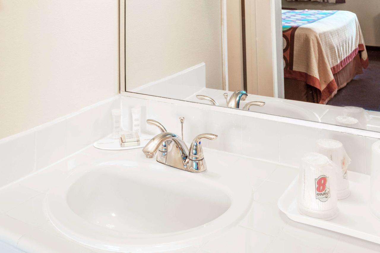 Super 8 By Wyndham Canoga Park 2* Los Angeles